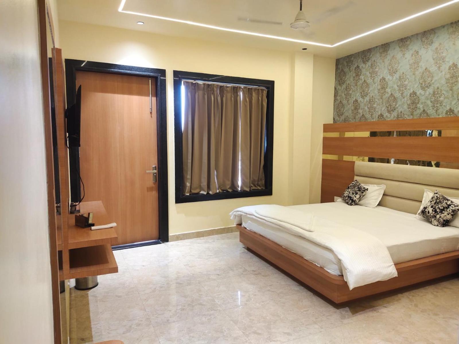 Shri Laxmi Inn Orai Eksteriør bilde